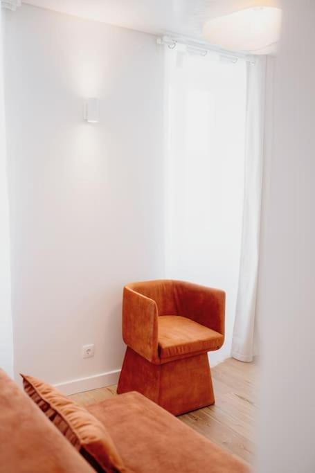 Orange House - Beautiful Two-bedroom 1d Apartment *