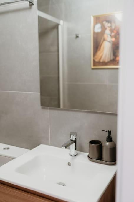 Apartment Orange House - Beautiful Two-bedroom 1d *